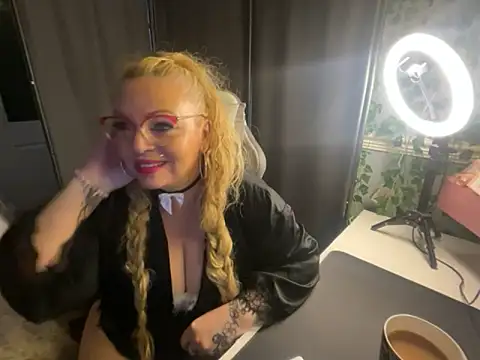 BonnyDesire online show from April 3, 6:58 pm