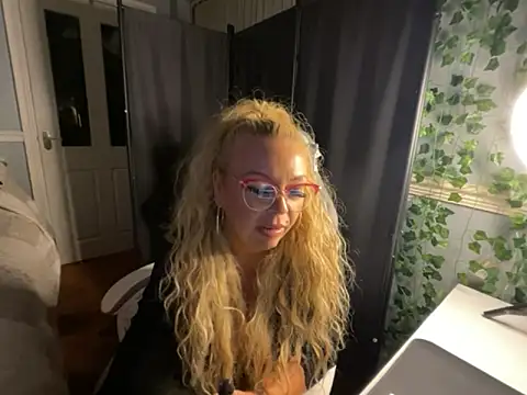 BonnyDesire online show from March 24, 7:58 pm