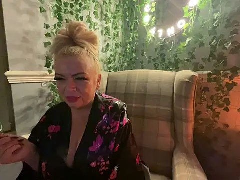 Snapshot of BonnyDesire chatting on October 29, 7:35 pm BonnyDesire online show from October 29, 7:35 pm