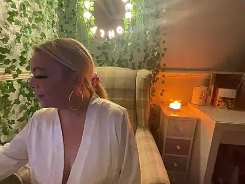 Snapshot of BonnyDesire chatting on November 20, 7:58 pm BonnyDesire online show from November 20, 7:58 pm