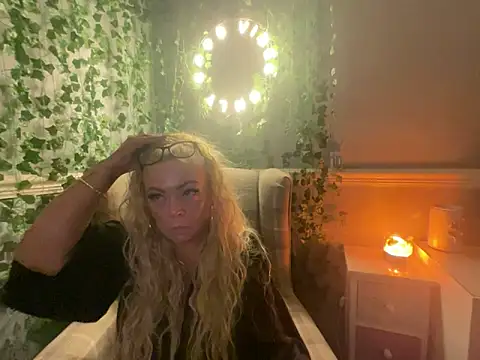 BonnyDesire online show from October 1, 6:34 pm