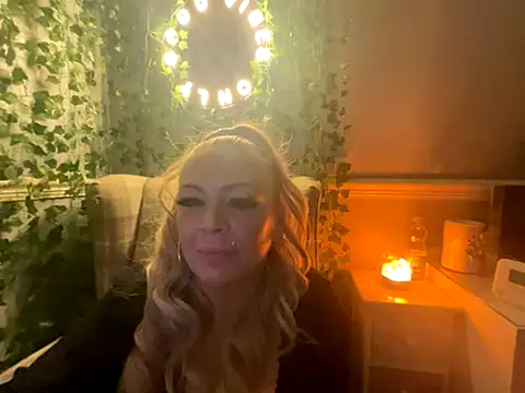 Snapshot of BonnyDesire chatting on November 23, 7:35 pm BonnyDesire online show from November 23, 7:35 pm