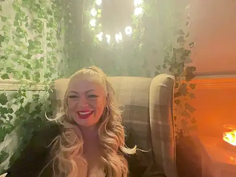 Snapshot of BonnyDesire chatting on November 25, 5:57 pm BonnyDesire online show from November 25, 5:57 pm