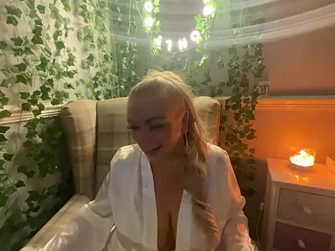 BonnyDesire online show from October 21, 6:51 pm