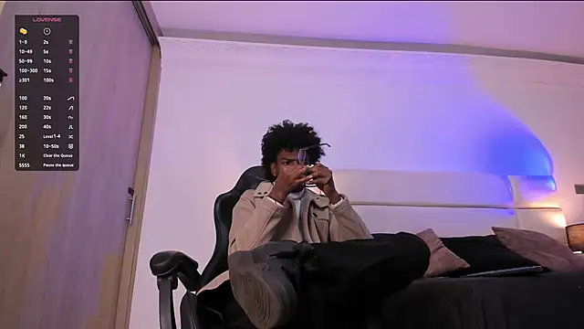 AllexJacob online show from December 18, 1:15 pm