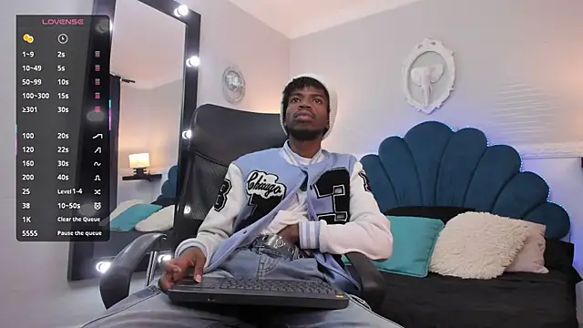 AllexJacob online show from October 25, 1:12 pm