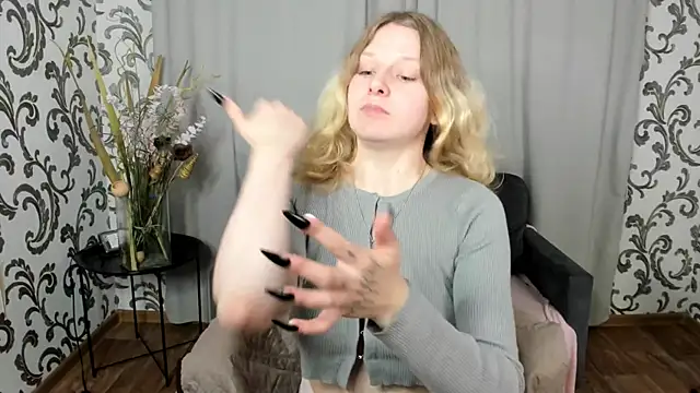  Velvet peach  online show from November 15, 11:47 am