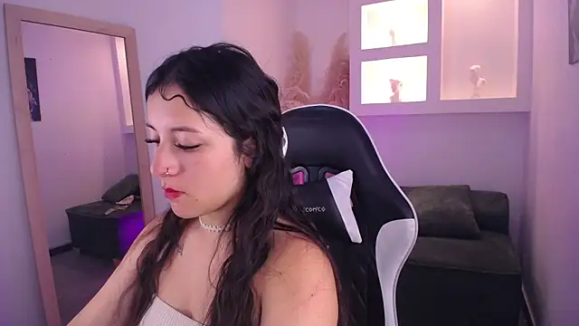 Snapshot of Scarlett_as chatting on October 2, 8:23 pm Scarlett as online show from October 2, 8:23 pm