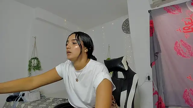 Dakota x18 online show from November 7, 7:29 pm