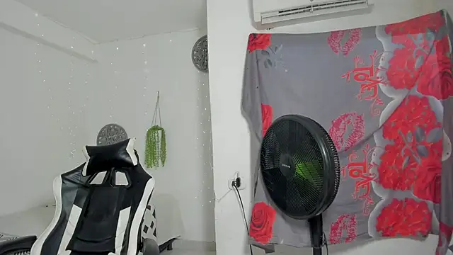 Dakota x18 online show from November 8, 8:23 pm