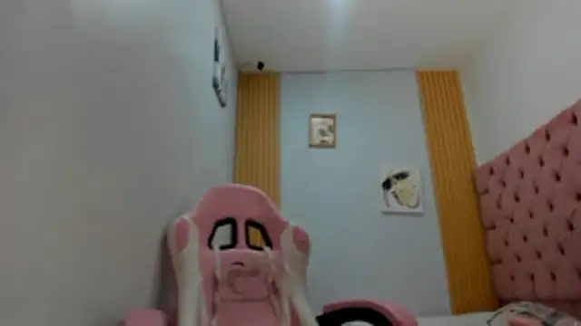 Snapshot of Dakota_x18 chatting on October 15, 8:06 pm Dakota x18 online show from October 15, 8:06 pm
