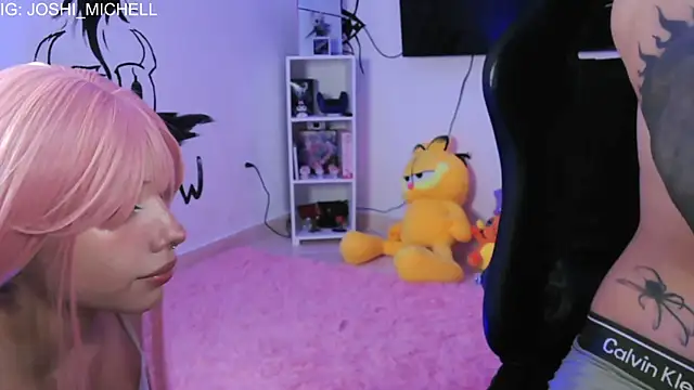 Snapshot of Everlong_ chatting on November 14, 8:45 pm Everlong online show from November 14, 8:45 pm