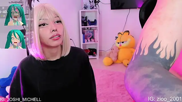 Snapshot of Everlong_ chatting on December 3, 9:14 pm Everlong online show from December 3, 9:14 pm