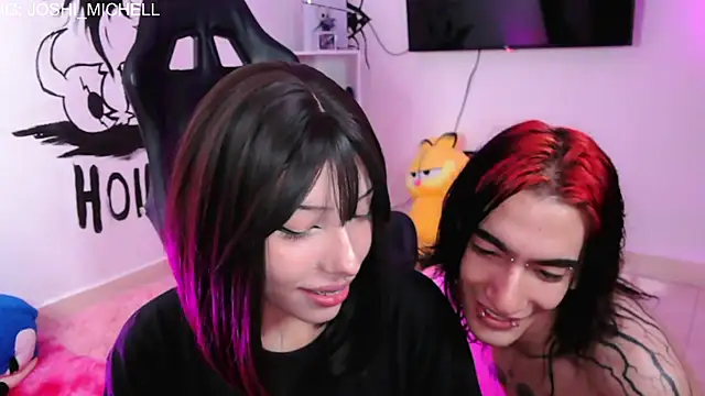 Snapshot of Everlong_ chatting on November 18, 2:49 am Everlong online show from November 18, 2:49 am