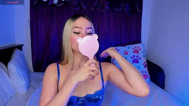 Shairaclark  online show from May 7, 2:27 am