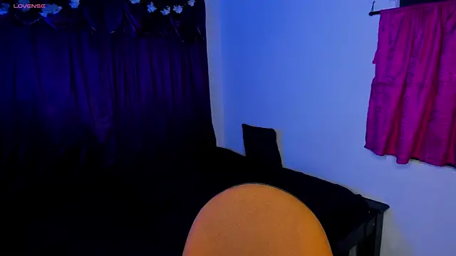 Shairaclark  online show from March 25, 1:39 am