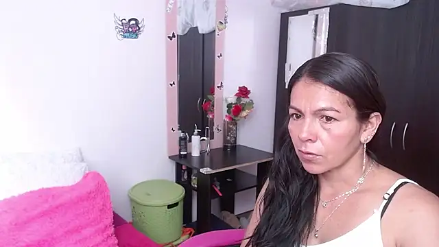 camilavargas  online show from October 5, 8:43 pm