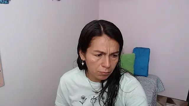 camilavargas  online show from March 13, 7:19 pm