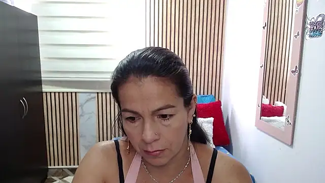 Snapshot of camilavargas_ chatting on June 3, 2:29 pm camilavargas online show from June 3, 2:29 pm