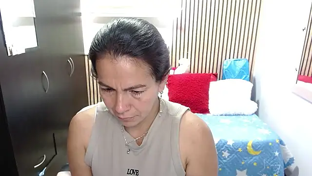 Snapshot of camilavargas_ chatting on June 11, 8:28 pm camilavargas online show from June 11, 8:28 pm