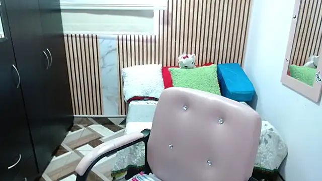 camilavargas  online show from May 8, 10:02 pm
