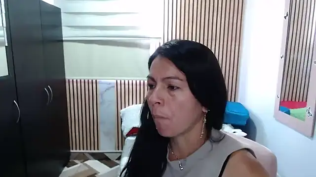 camilavargas  online show from May 14, 4:26 pm