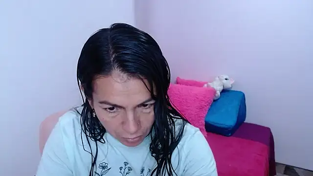 camilavargas  online show from March 25, 9:14 pm