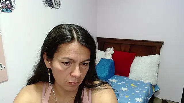 Snapshot of camilavargas_ chatting on July 4, 6:56 pm camilavargas online show from July 4, 6:56 pm