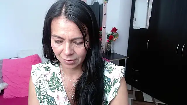 camilavargas  online show from October 2, 9:40 pm