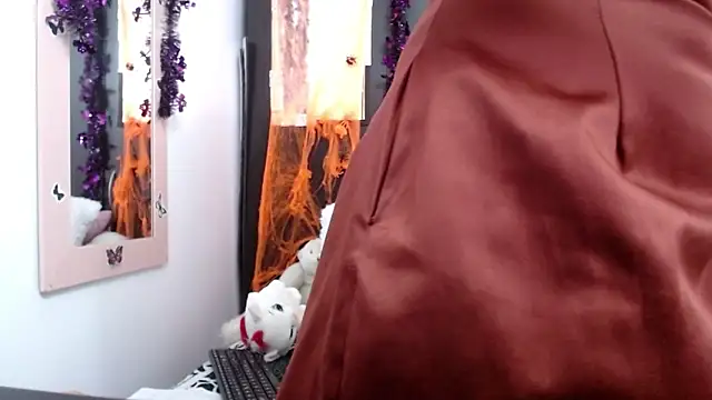 camilavargas  online show from October 18, 9:50 pm