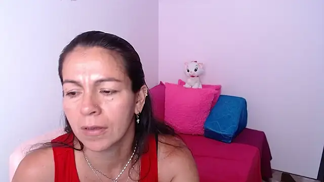 camilavargas  online show from April 6, 7:04 pm