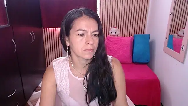 camilavargas  online show from April 14, 4:12 pm