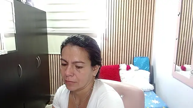 Snapshot of camilavargas_ chatting on June 12, 2:48 pm camilavargas online show from June 12, 2:48 pm