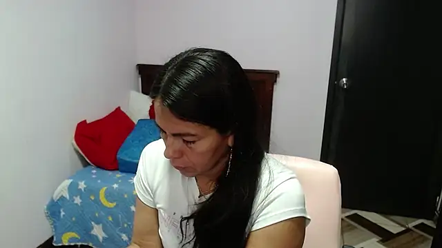 Snapshot of camilavargas_ chatting on July 10, 6:52 pm camilavargas online show from July 10, 6:52 pm