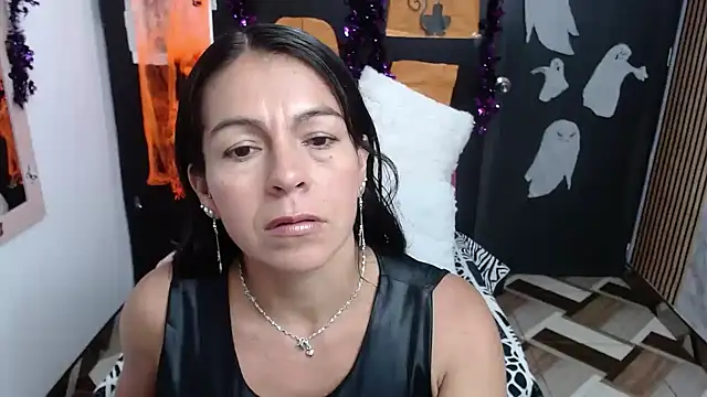camilavargas  online show from October 29, 10:42 pm