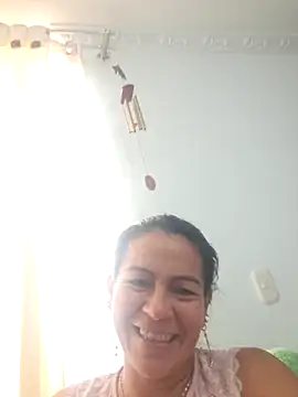 camilavargas  online show from May 28, 8:59 pm