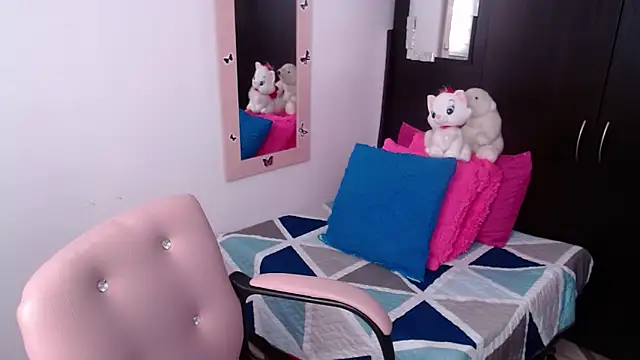 camilavargas  online show from November 5, 9:07 pm