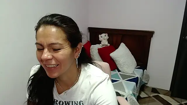 Snapshot of camilavargas_ chatting on July 14, 4:35 pm camilavargas online show from July 14, 4:35 pm