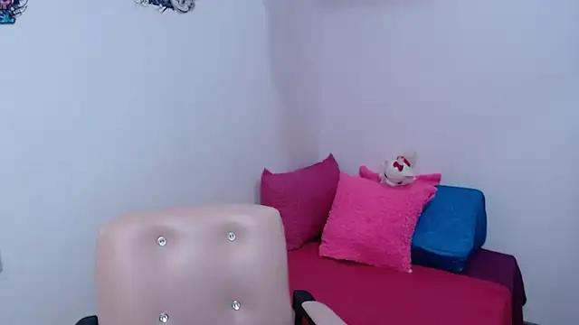 camilavargas  online show from March 30, 11:06 pm