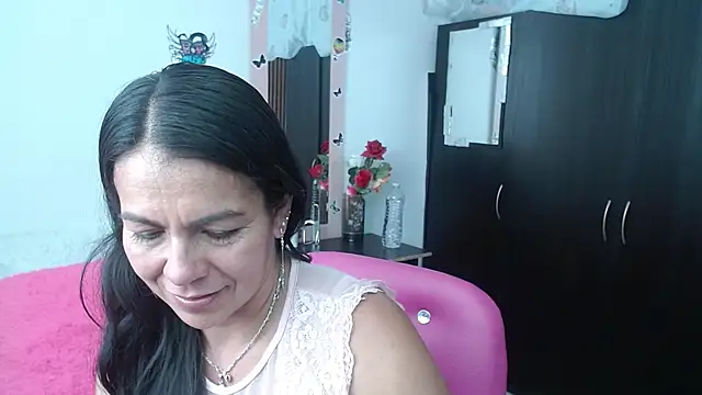 camilavargas  online show from October 3, 9:16 pm