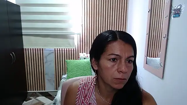 camilavargas  online show from April 21, 4:57 pm