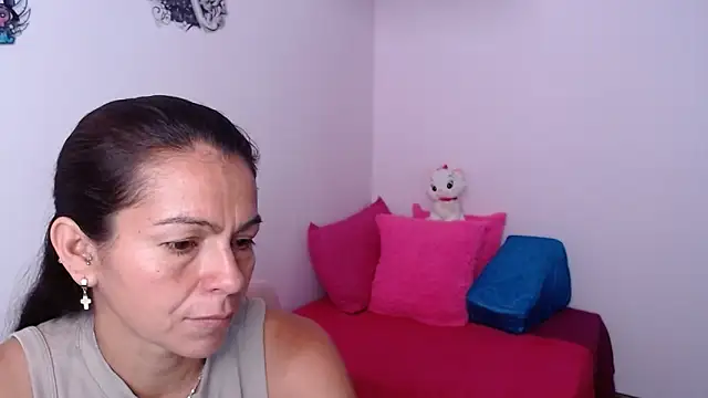 camilavargas  online show from March 26, 3:21 pm