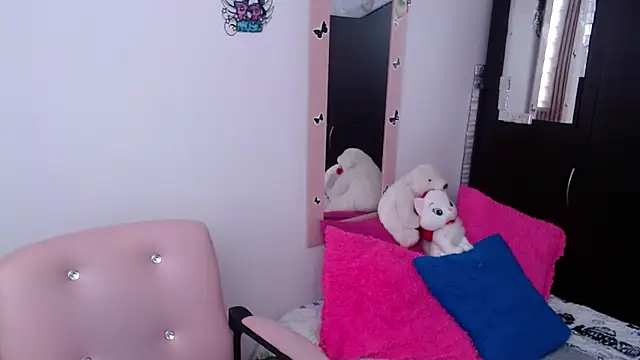 camilavargas  online show from November 19, 8:31 pm