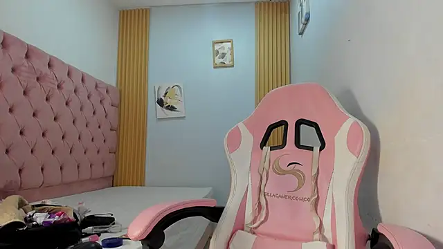 Naomis 35 online show from November 18, 7:50 pm