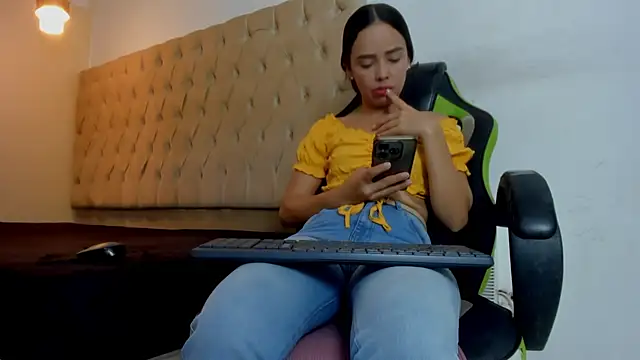 Naomis 35 online show from February 6, 7:32 pm