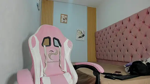 Naomis 35 online show from November 7, 7:18 pm