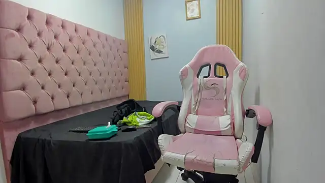 Naomis 35 online show from December 2, 7:48 pm