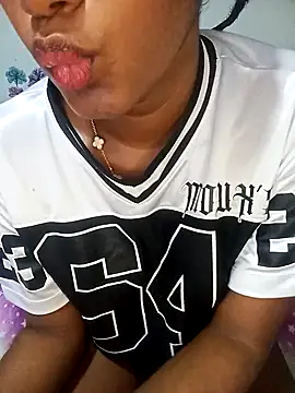 Snapshot of Beauty_Luci chatting on December 17, 5:29 pm Beauty Luci online show from December 17, 5:29 pm