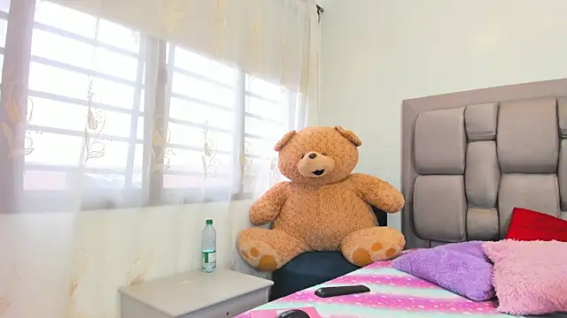 Snapshot of Beauty_Luci chatting on October 10, 6:53 pm Beauty Luci online show from October 10, 6:53 pm