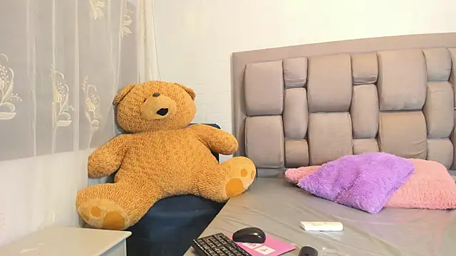 Snapshot of Beauty_Luci chatting on October 18, 9:55 am Beauty Luci online show from October 18, 9:55 am